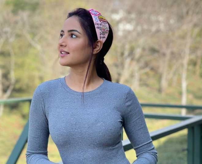 Jasmin Bhasin cute pony