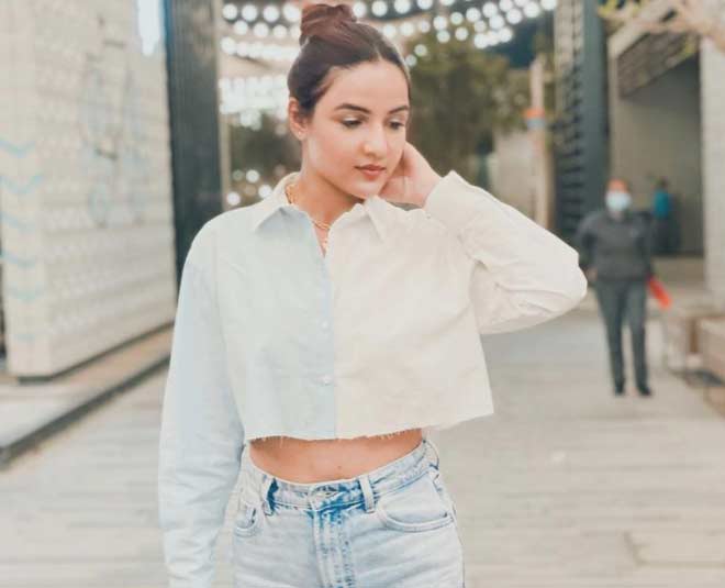 Jasmin Bhasin open hair