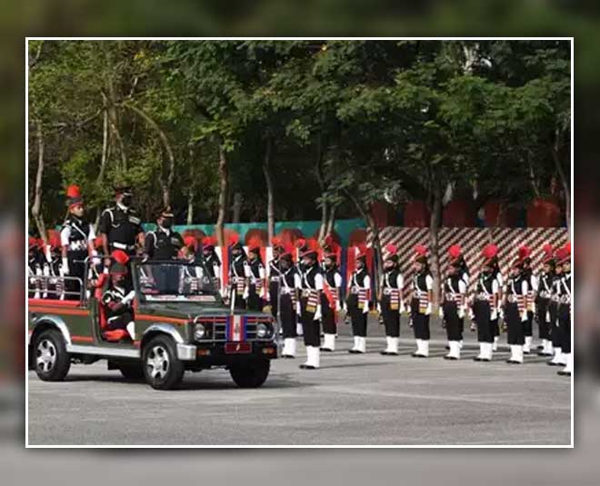 batch of  women soldiers