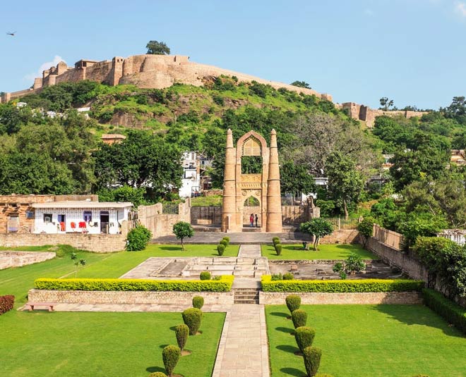 Chanderi Fort In Mp History In Hindi | chanderi fort in mp history ...