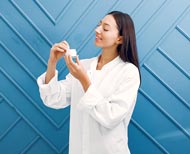 त्वचा की रौनक हो गई है गायब तो लगाए ये होममेड हल्दी क्रीम