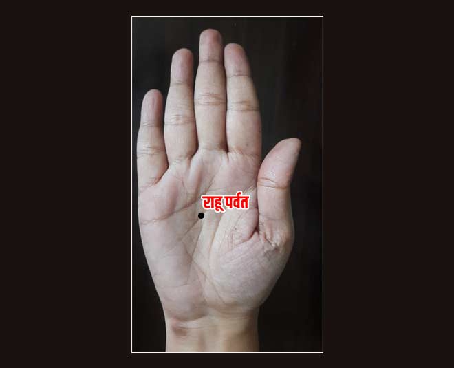 moles  on  palm meaning