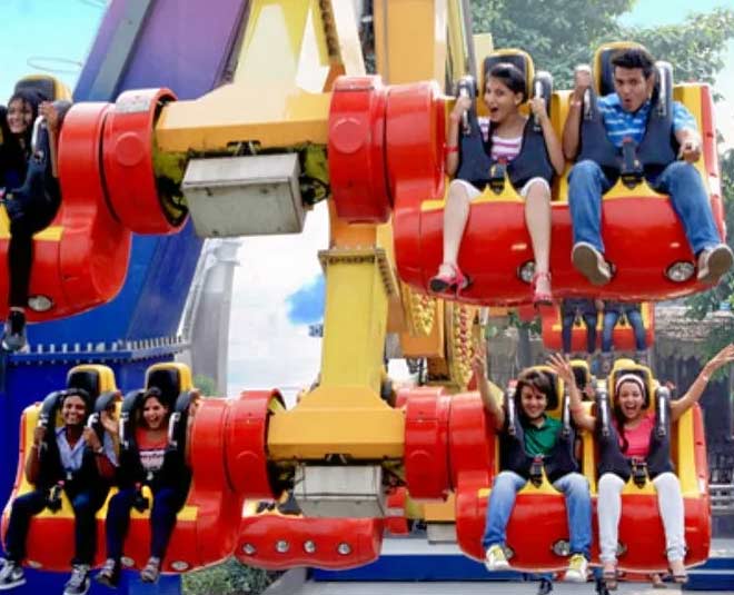 वर्ल्डस ऑफ़ वंडर वाटर पार्क places to visit in delhi with children inside