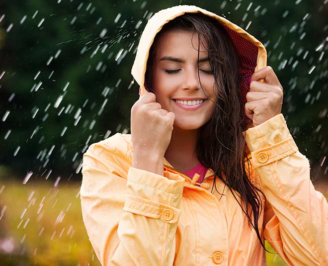 is-rain-water-bad-for-your-hair-in-hindi-is-rain-water-bad-for-your