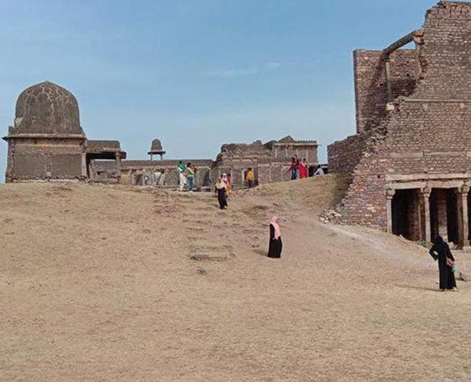 raisen fort history inside 