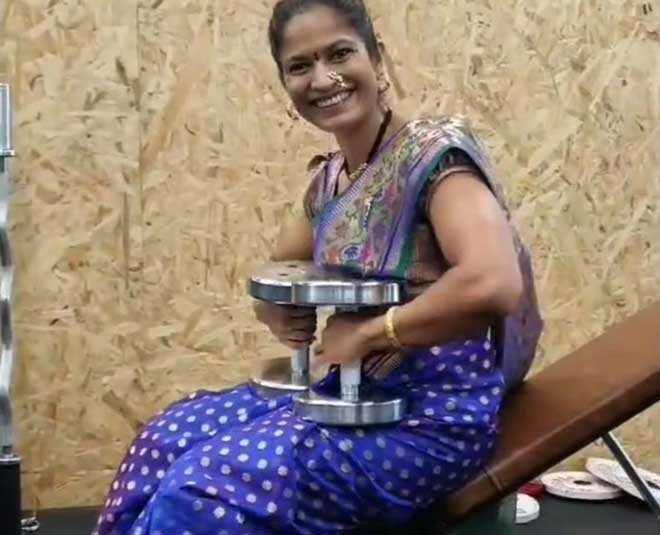 Drsharvari Inamdar The Woman Who Lifts Weights In A Saree Herzindagi