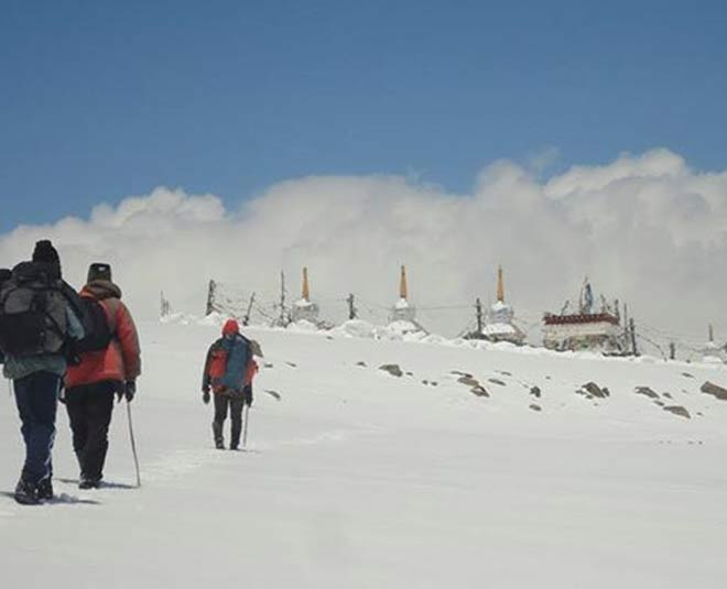 spiti valley chandratal lake inside 