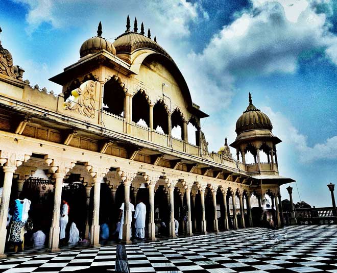 temple architecture radha rani