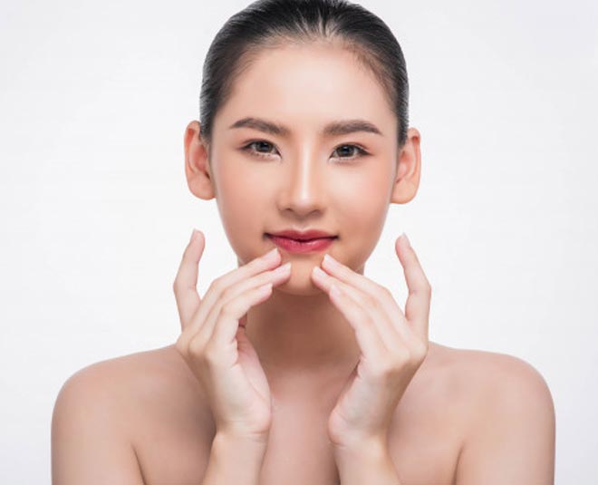 use uyour fingers to apply makeup