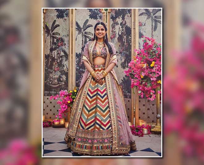 5 Lehenga Necklines That Brides Can Consider for Their Bridal Outfit -  KALKI Fashion Blog