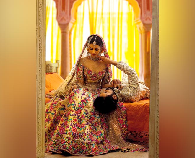 Couple Pose of Bride and Groom - India Editorial Image - Image of horse,  baraat: 113532665