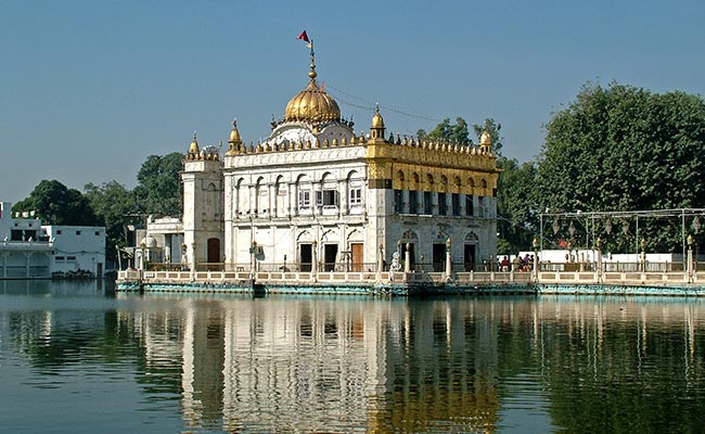 अमृतसर में हनुमान जी का कौन सा मंदिर बहुत प्रसिद्ध है जहां माना जाता है कि खुद हनुमान के चरण पड़े थे? amritsar hanuman mandir