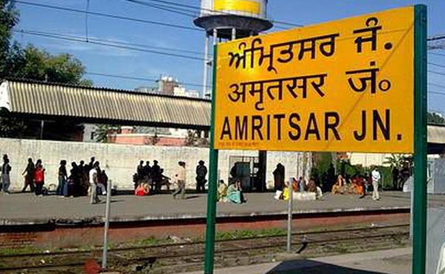 इनमें से कौन अमृतसर में पैदा नहीं हुआ है? amritsar junction
