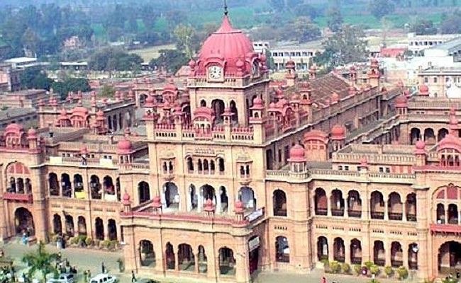 अमृतसर में मौजूद इस भव्य कॉलेज का नाम क्या है? amritsar khalsa college