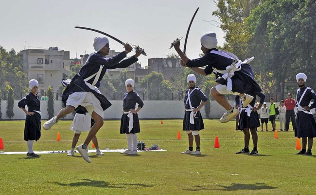 सिख समुदाय द्वारा खेली जाने वाली इस कला का नाम क्या है जो अमृतसर में मुख्य तौर पर सिखाई जाती है? amritsar latest martial arts