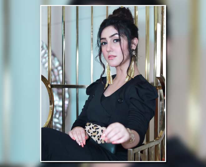 ashnoor kaur accessories golden tassels look