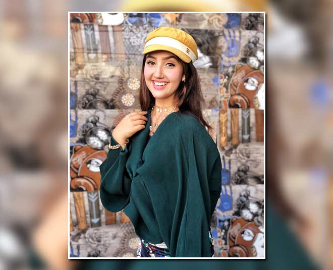 ashnoor kaur accessories layering neckpiece look