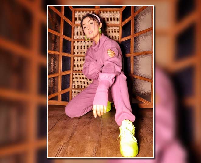 ashnoor kaur accessories neo earrings look