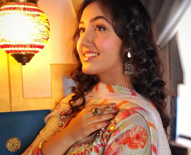 ashnoor kaur accessories silver jhumki look