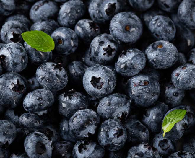 ब्लू बेरीज़ blueberries for women health inside