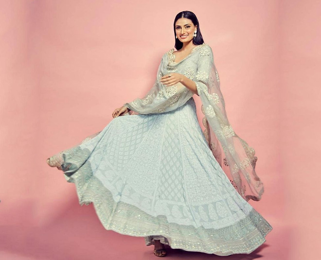 chikankari lehenga styling tips