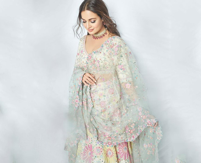 dia mirza ethnic looks multicolour lehenga
