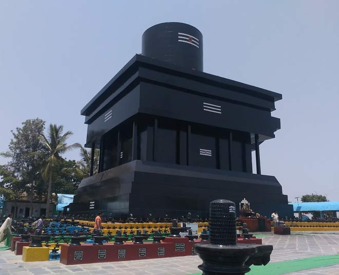 famous shiva temple in south india tamilandu inside 