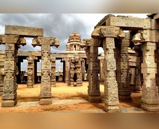 hanging pillars temple
