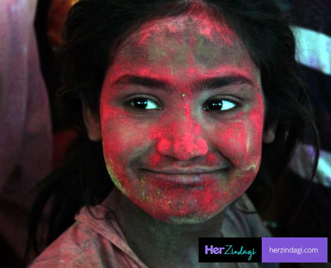 बच्चों में दिखी ख़ुशी की लहर happy kids in holi