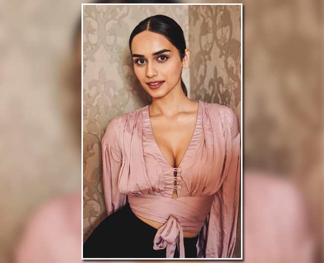 manushi chhillar summer fashion pink top black pants
