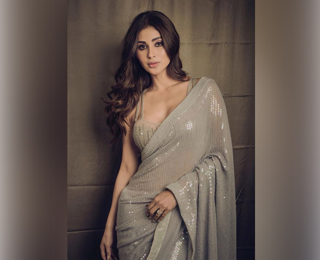 mouni roy tips for saree pallu draping