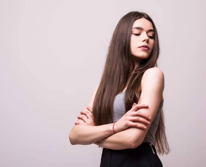 बाल खुले न छोड़ें open hair girl