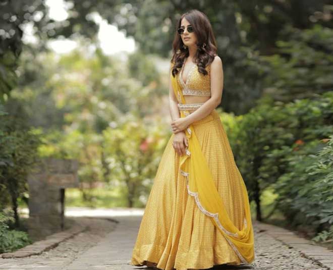 radhika madan dupatta draping