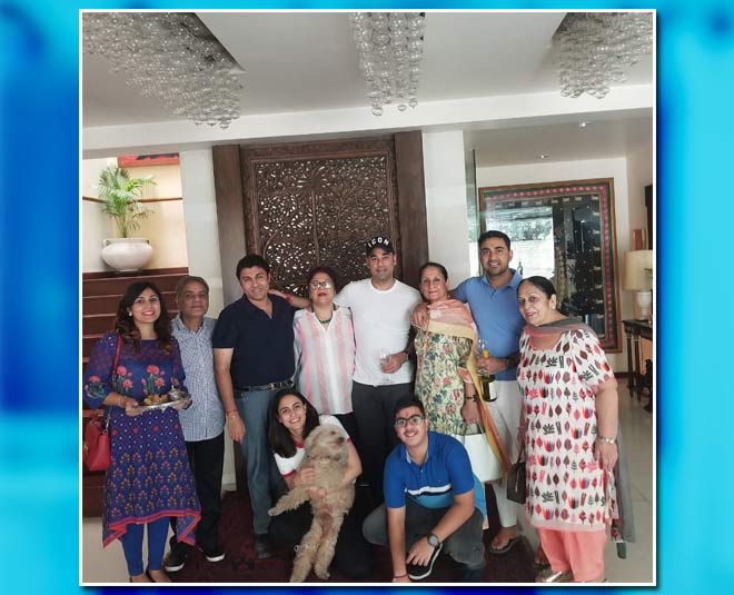 रिद्धिमा कपूर के घर का एंट्री गेट riddhima kapoor house address