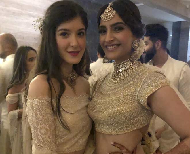 बेहद स्टाइलिश हैं शनाया कपूर shanaya kapoor sister