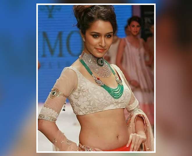 shraddha kapoor mother