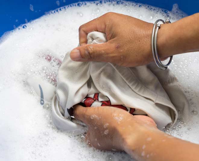 tips to remove holi colour from clothes