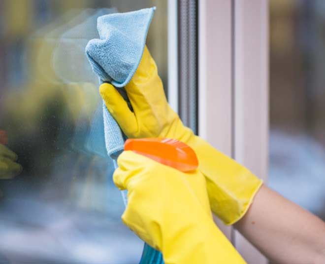 Glass Cleaner insidee 