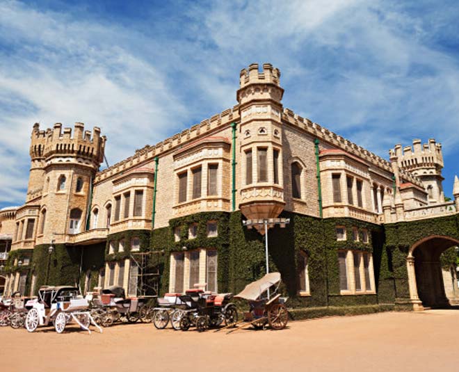 about bangalore palace histroy inside