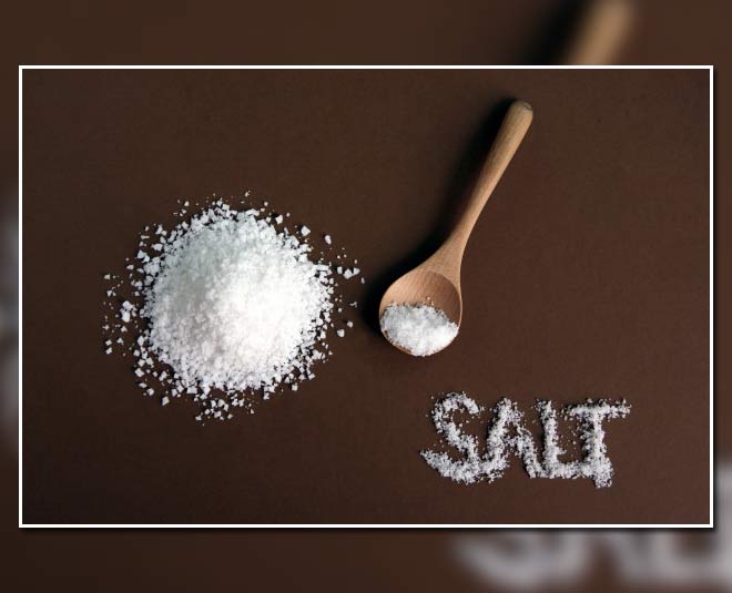 पानी में नमक मिलाकर लगाएं apply salt