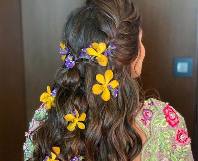 Buy Flower Hair Bun Beautiful Hair Gajra Accessories For Women, Artificial  flower Gajra Hair Bun for Occasion/Festival 20 Gram, (yellow, Pack of 1)  Online at Low Prices in India - Amazon.in