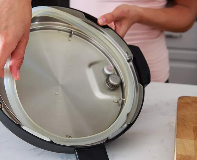 How To Clean Pressure Cooker Lid Easily how to clean pressure cooker