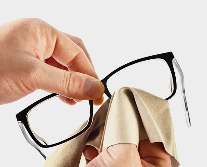 easiest way to clean your eyeglasses inside 