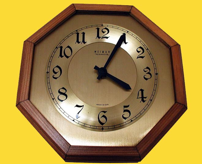 How Wall Clock Size Can Change Your Luck Expert Tips In Hindi how