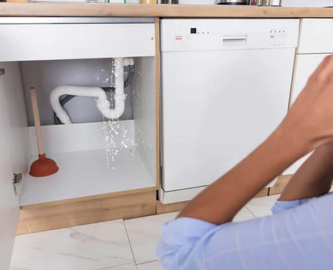 how to repair leaking kitchen sink pipe inside