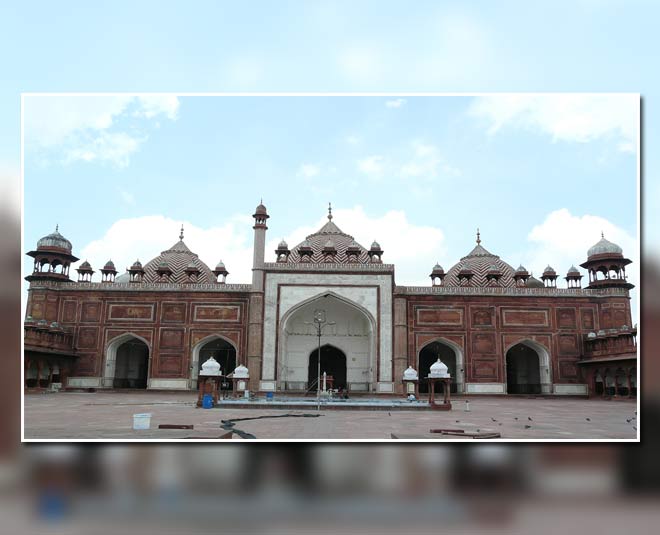 inside  jama masjid agra