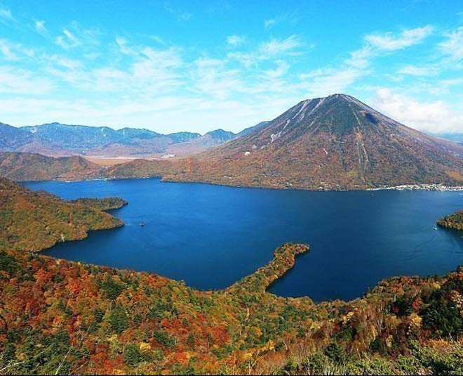 inside lake in japan
www.worldcreativities.com