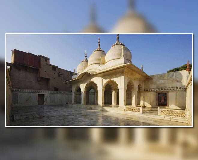inside  agra nagina masjid