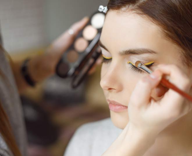 Apply These MakeUp Products With Fingers Instead Of Brushes In Hindi