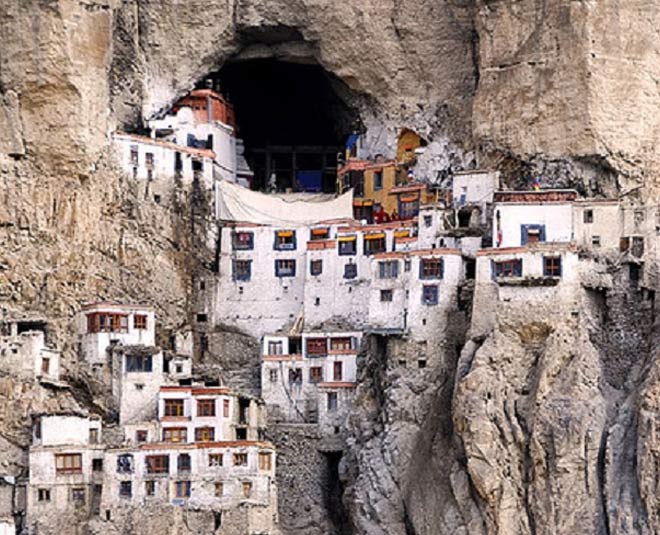 phugtal  monastery facts inside 